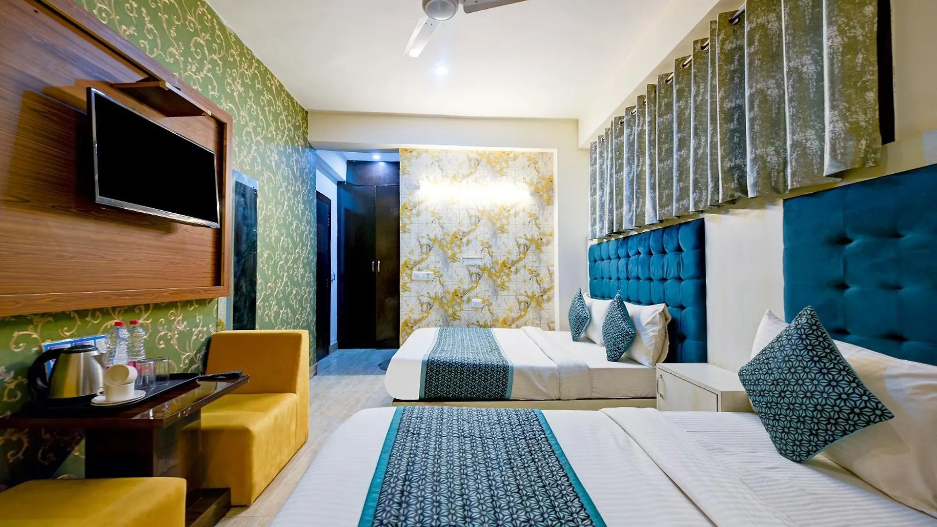 ניו דלהי Hotel Palm Spring Plaza 0*, ניו דלהי הודו