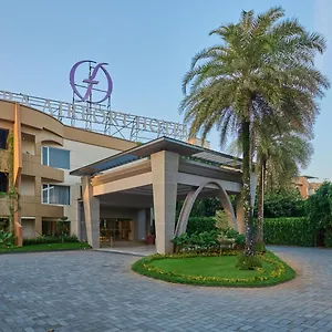 **** מלון Flora Airport And Convention Centre Kochi הודו